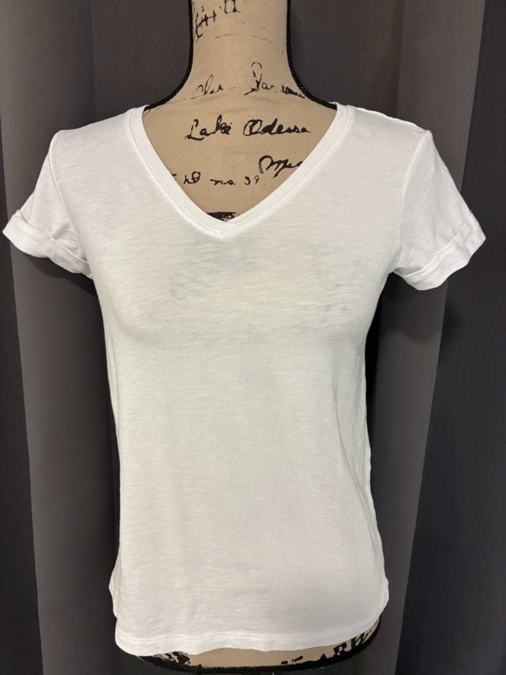 Max Studio White V-Neck Short Sleeve Tee